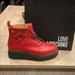 Bnwot platform ankle boot.